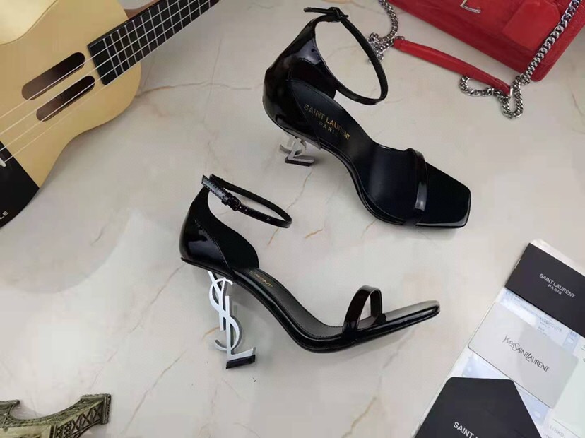 Replica YSL Fake Saint Laurent Cassandra Flat Sandals In Black Patent Leather 20